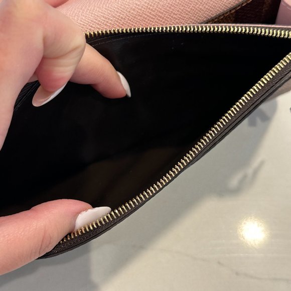 LOUIS VUITTON Sarah Wallet - Picture 7 of 10